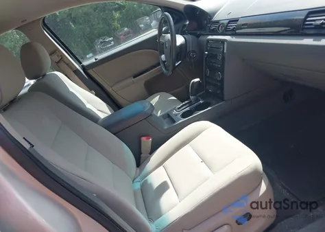 2008 Mercury Sable z USA, uszkodzony, nr VIN 1MEHM40W68G613972